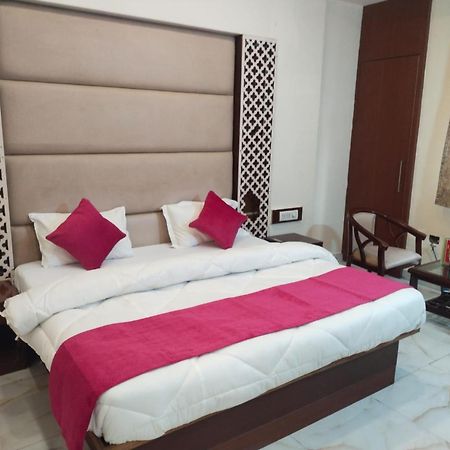 Hotel Lav Kush Deluxe At Paharganj Nowe Delhi Zewnętrze zdjęcie