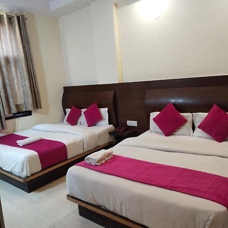Hotel Lav Kush Deluxe At Paharganj Nowe Delhi Zewnętrze zdjęcie