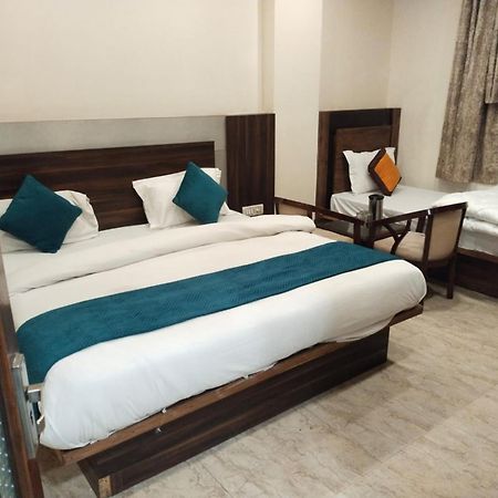 Hotel Lav Kush Deluxe At Paharganj Nowe Delhi Zewnętrze zdjęcie