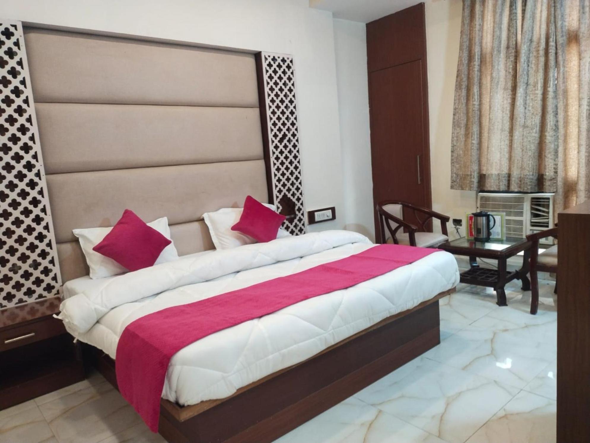 Hotel Lav Kush Deluxe At Paharganj Nowe Delhi Zewnętrze zdjęcie