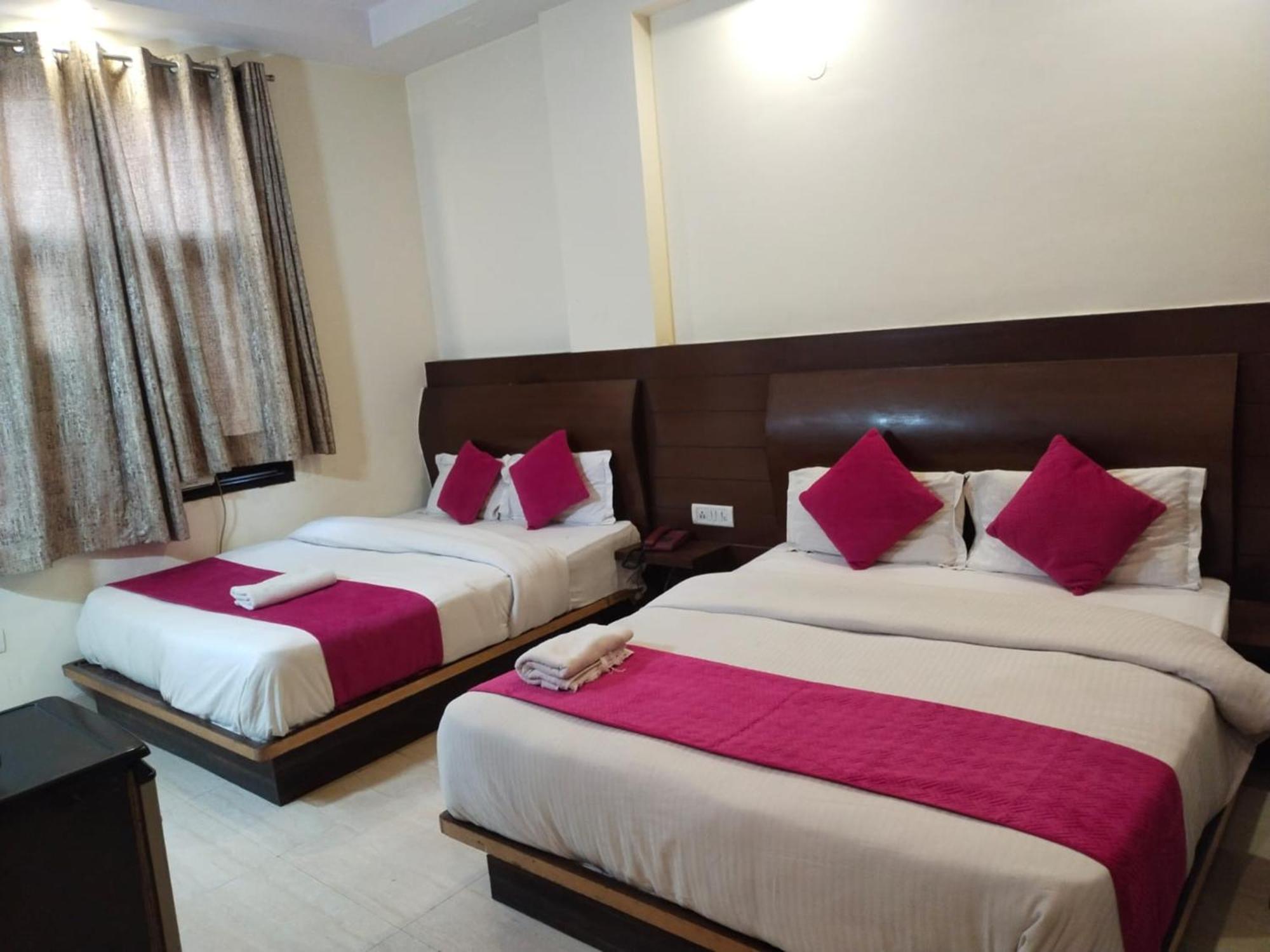 Hotel Lav Kush Deluxe At Paharganj Nowe Delhi Zewnętrze zdjęcie
