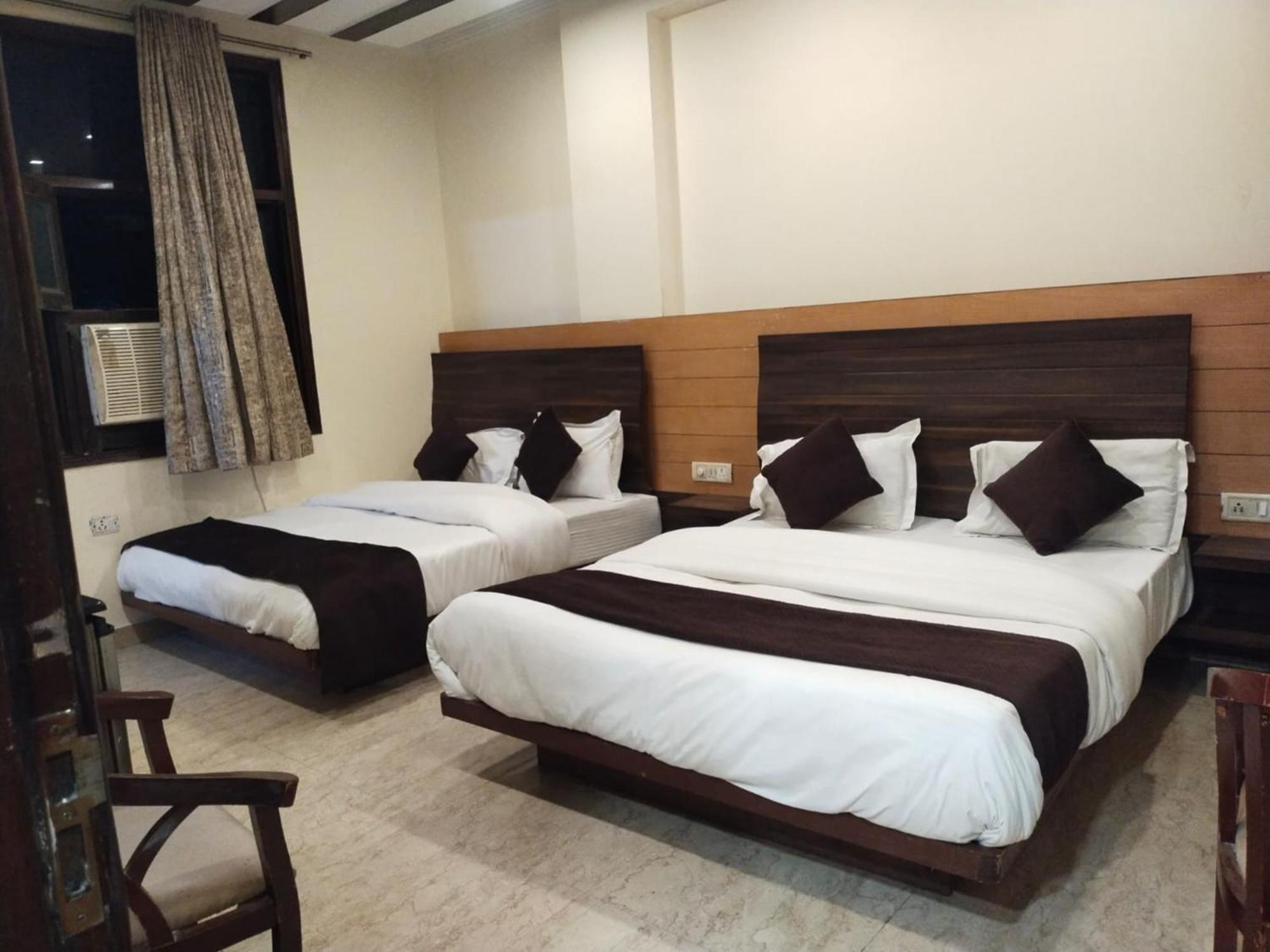 Hotel Lav Kush Deluxe At Paharganj Nowe Delhi Zewnętrze zdjęcie
