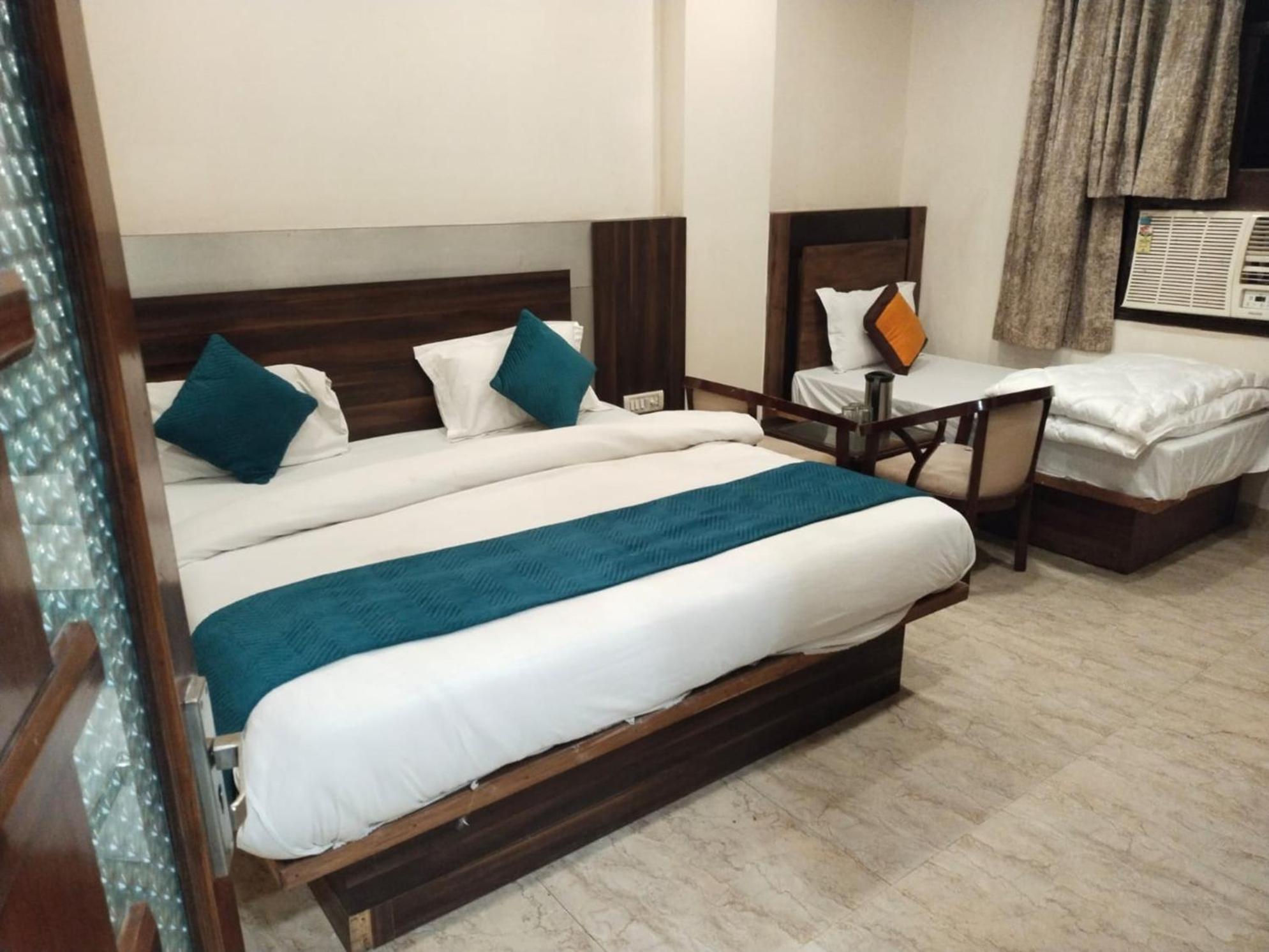Hotel Lav Kush Deluxe At Paharganj Nowe Delhi Zewnętrze zdjęcie